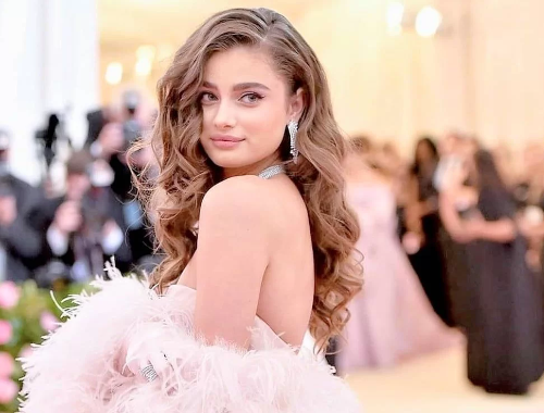 Taylor Hill | Age, Height, Body Stats, Bio, Net Worth, Parents, Career, Education & More | 